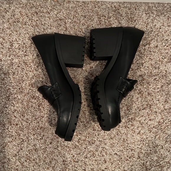 Soda. Black, chunky heeled loafers - Picture 5 of 6